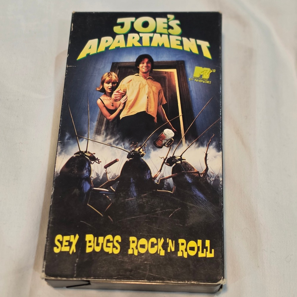 Warner Bros Joe's Apartment VHS Movie NTSC Black Good 1996 MTV Cult Comedy